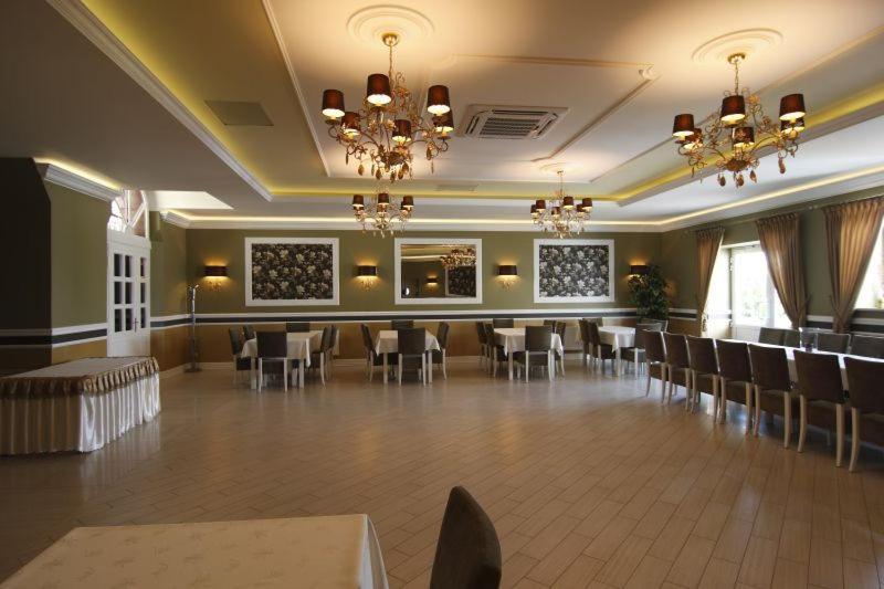 Hotel Pod Zlota Korona Opole Kültér fotó