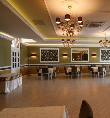 Hotel Pod Zlota Korona Opole Kültér fotó