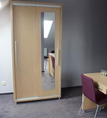 Hotel Pod Zlota Korona Opole Szoba fotó